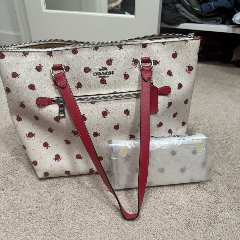 Coach Gallery Tote Ladybug Print with Matching Wallet